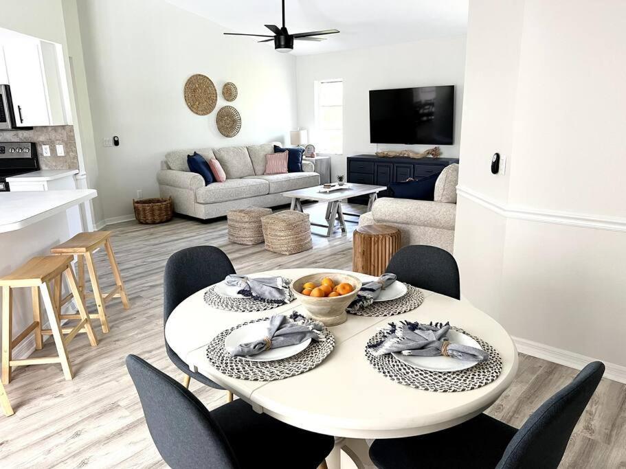 Beautiful Spacious Home! Close To Beaches - Heated Private Pool イングルウッド エクステリア 写真