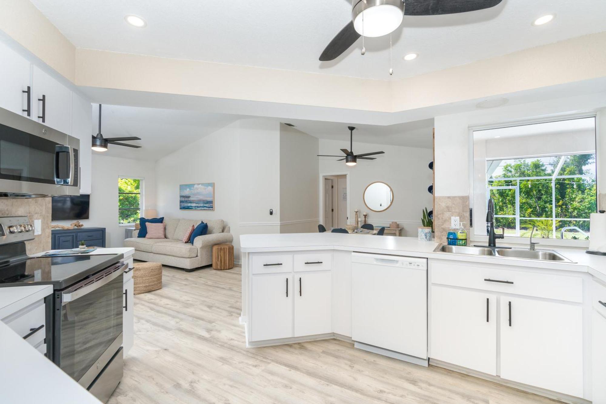 Beautiful Spacious Home! Close To Beaches - Heated Private Pool イングルウッド エクステリア 写真