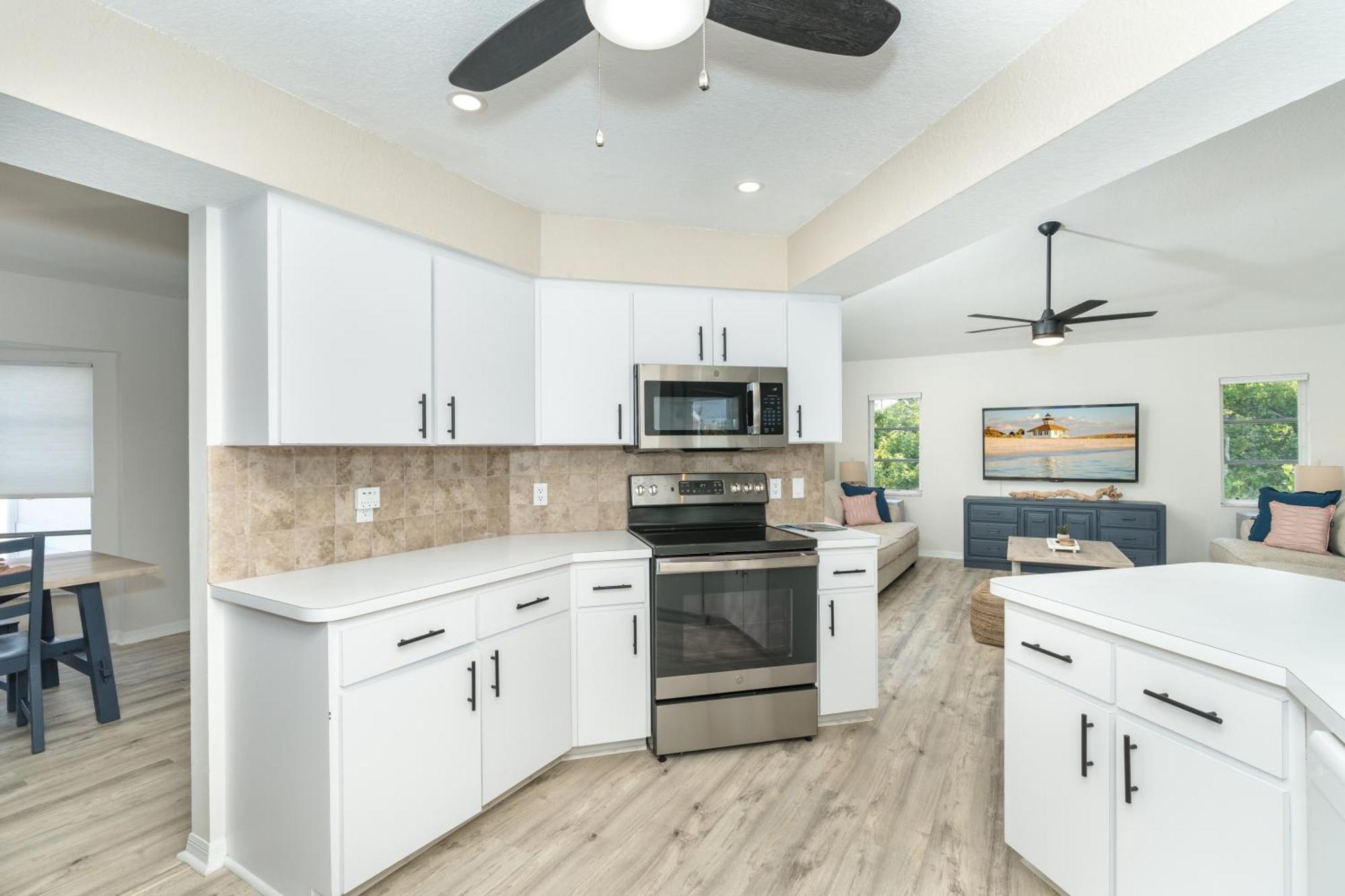 Beautiful Spacious Home! Close To Beaches - Heated Private Pool イングルウッド エクステリア 写真